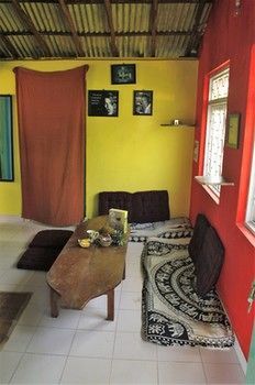 Bricks And Bamboo Hostel